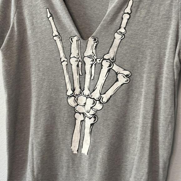 Skeleton Love Hand T-Shirt Grey Grayson Threads Halloween Women's XL Altered Cut - Picture 5 of 10